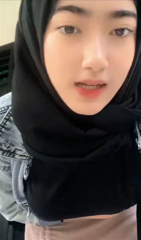 colmek abg indo|Bokep Indo Abg Jilbab Colmek Di Kamar